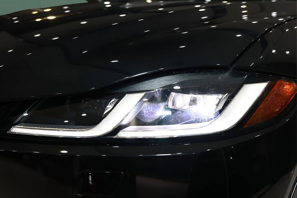 Used 2021 Jaguar F-PACE SVR image 41