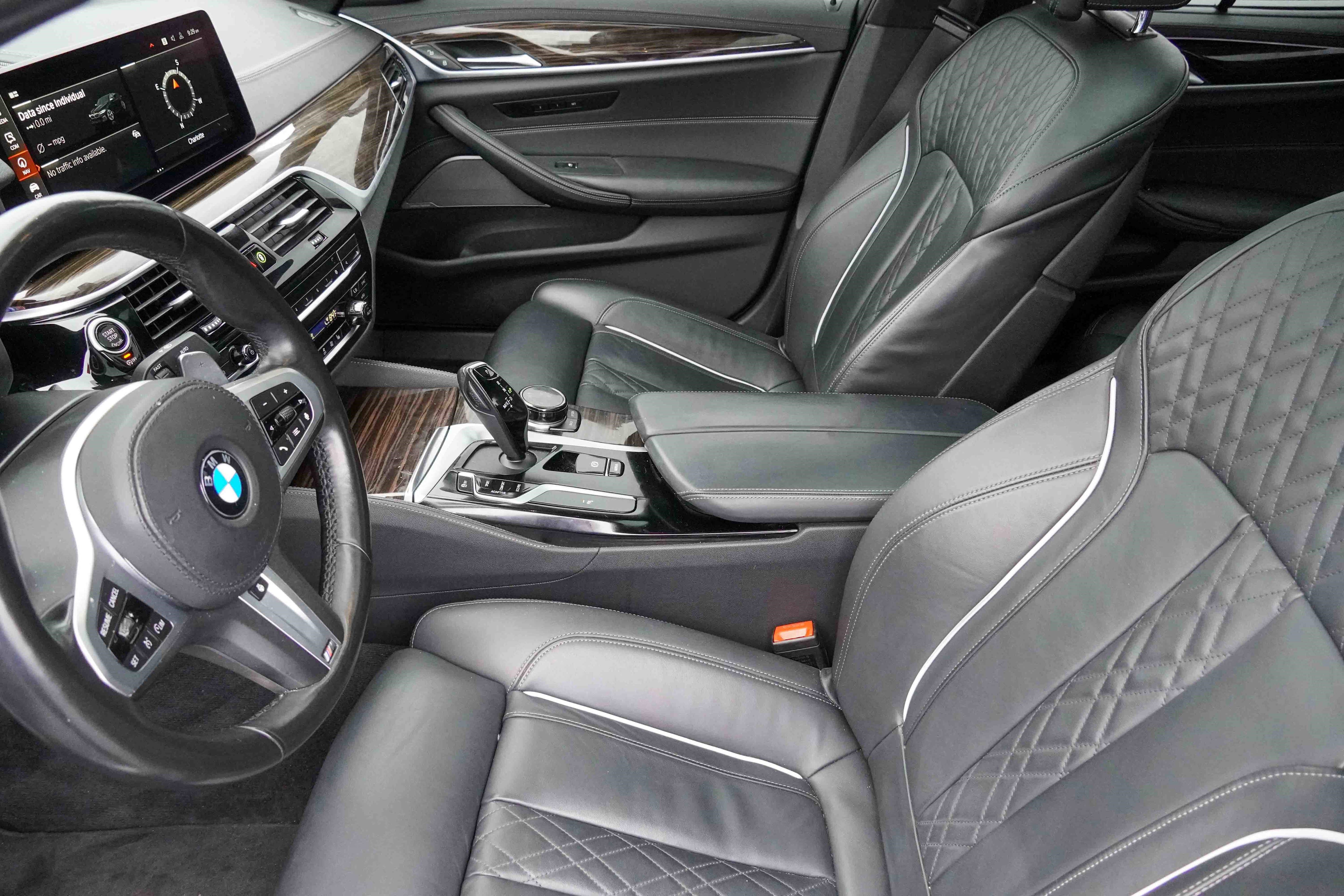 Used 2022 BMW M550i xDrive w/ Executive Package image 12