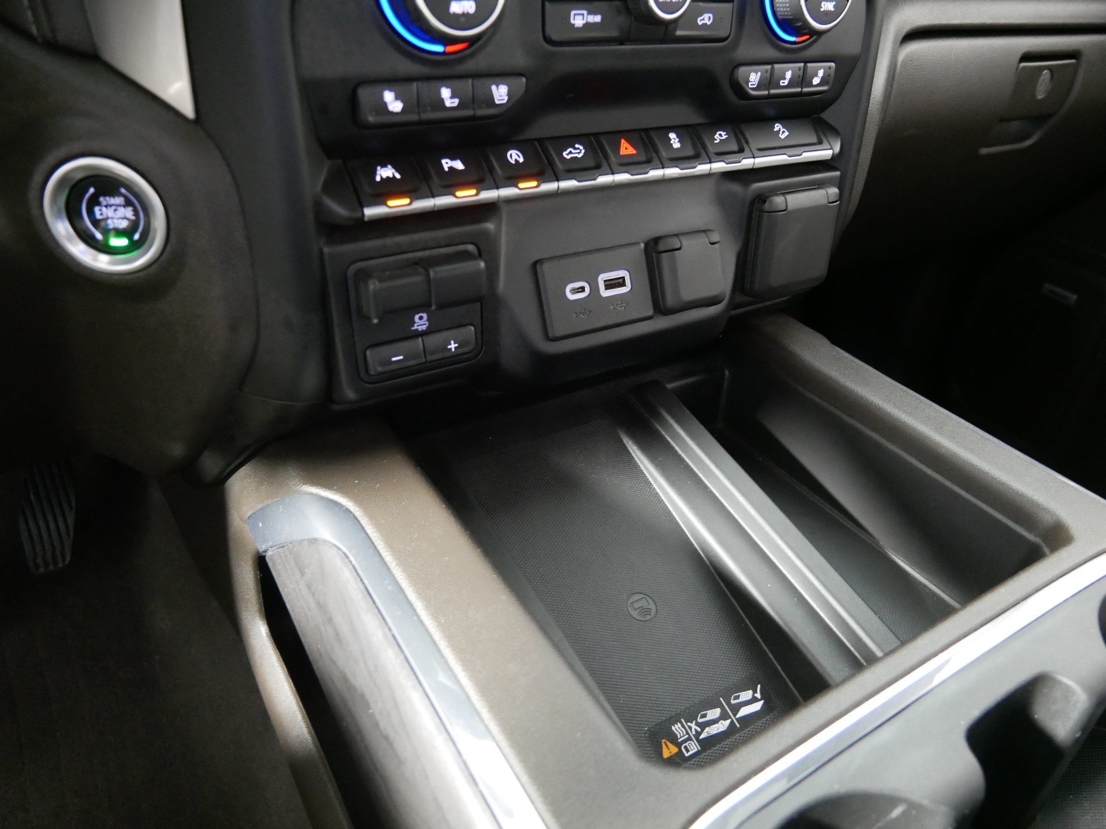 Certified 2019 Chevrolet Silverado 1500 LTZ w/ LTZ Premium Package AWD/4WD image 29