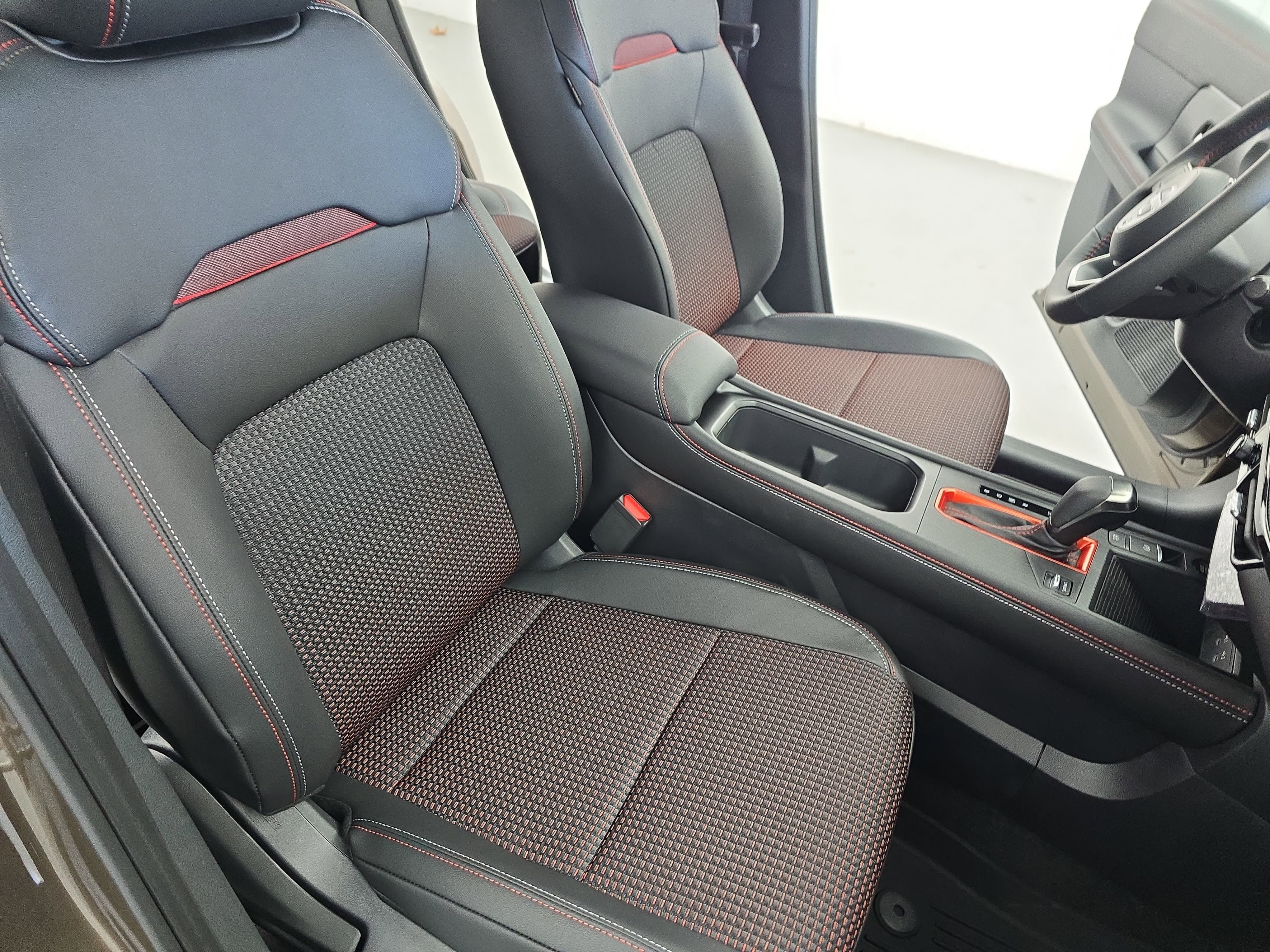 New 2026 Nissan Kicks SR w/ SR Premium Package FWD image 10