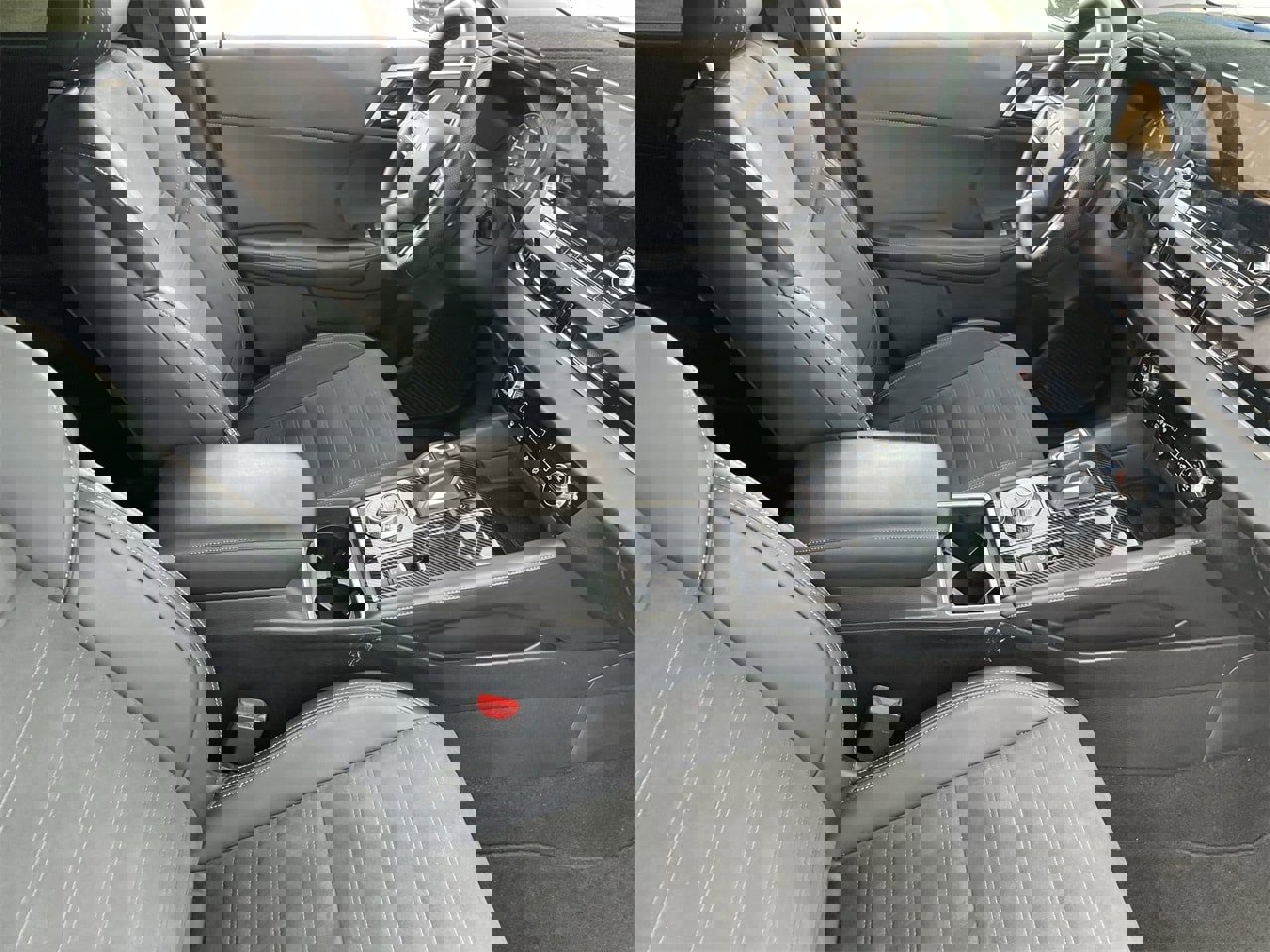 Used 2023 Mitsubishi Outlander SE Black Edition image 11