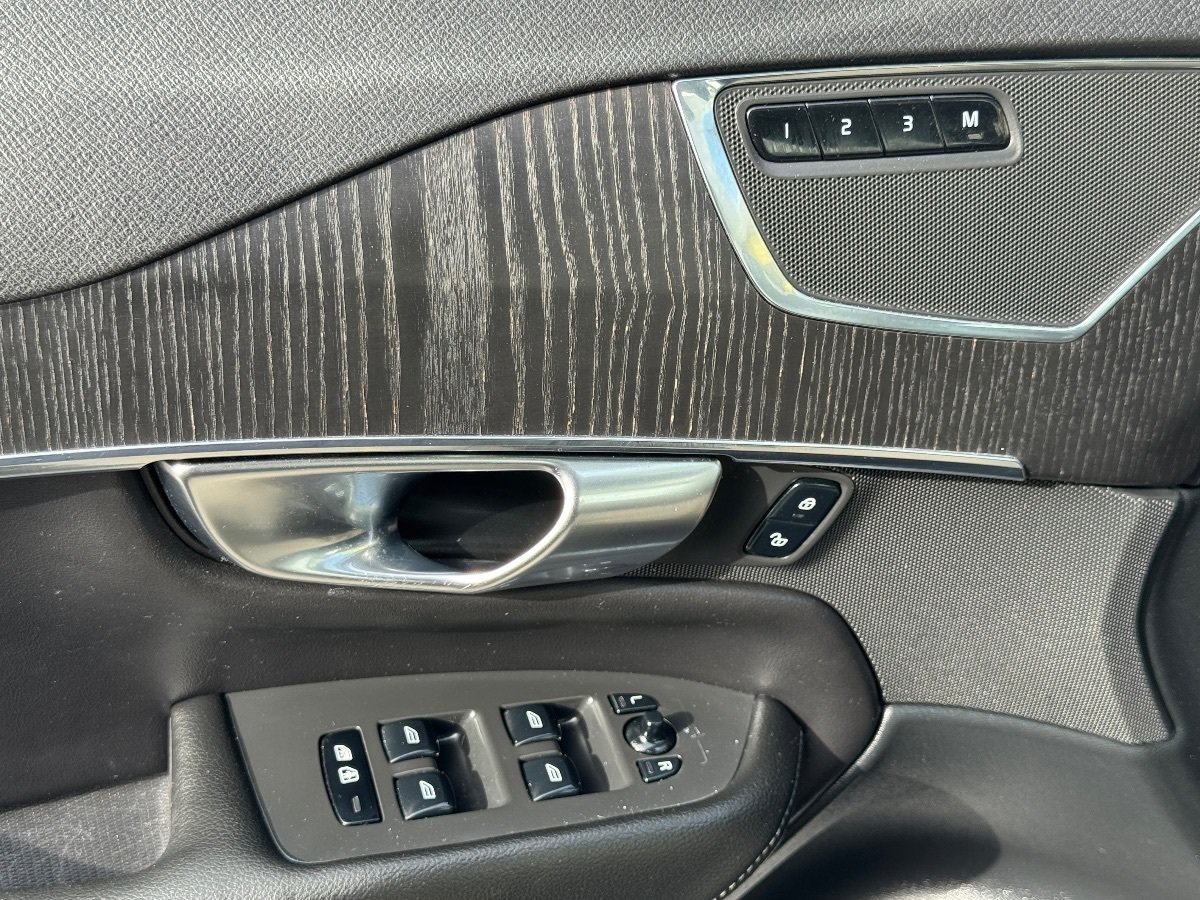 Used 2020 Volvo XC90 T5 Momentum w/ Protection Package Premier FWD image 33
