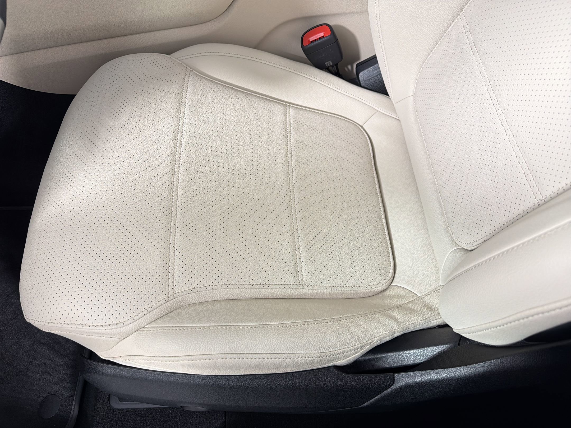 Used 2025 Mercedes-Benz GLC 300 image 14