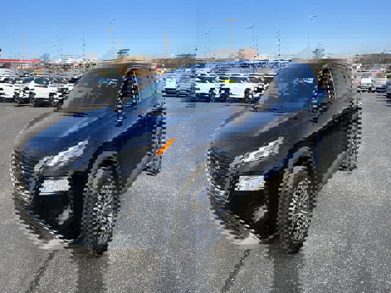 Used 2021 Nissan Rogue SV image 1