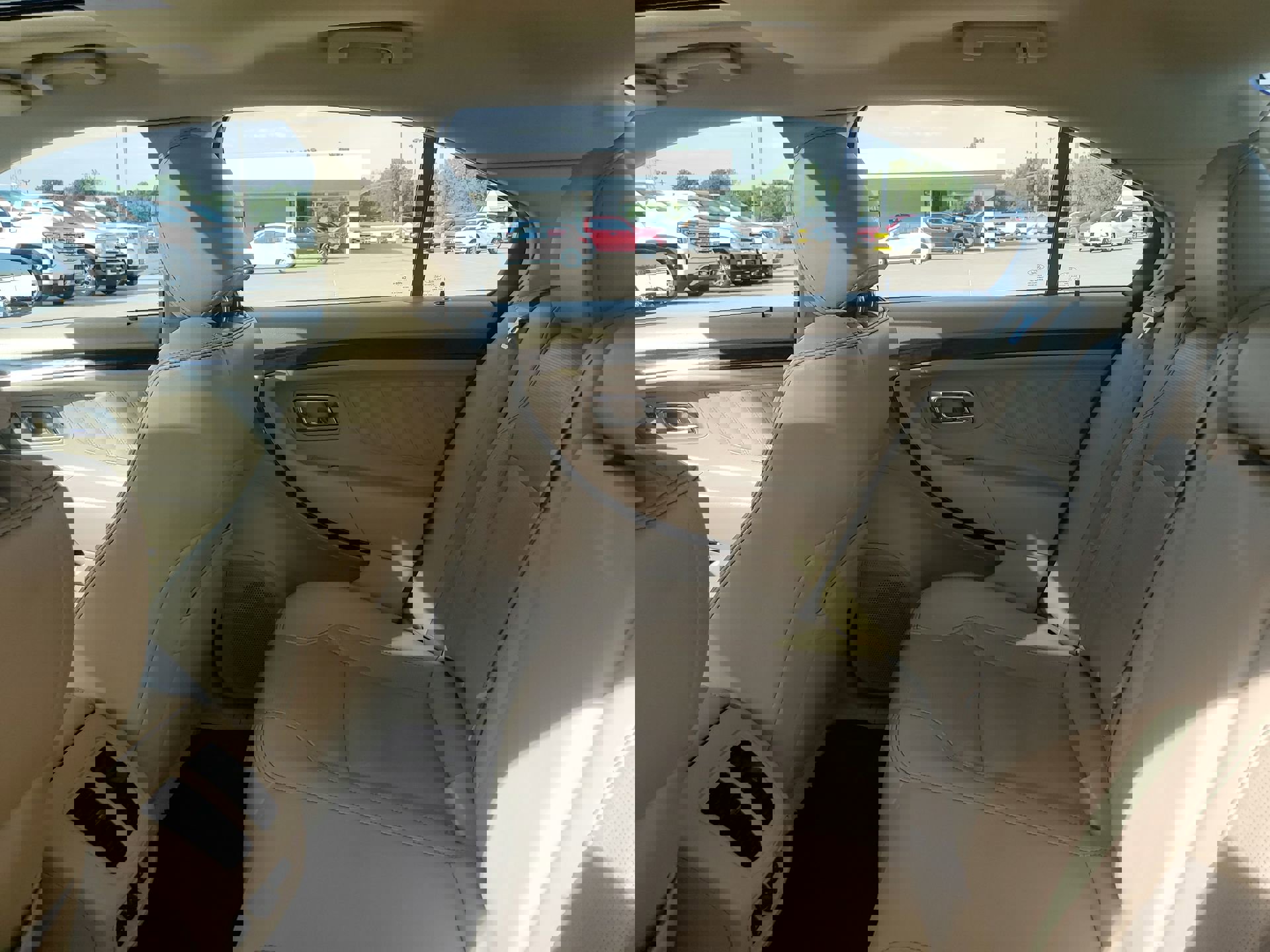 Used 2018 Ford Taurus Limited w/ Driver Assist Package image 32