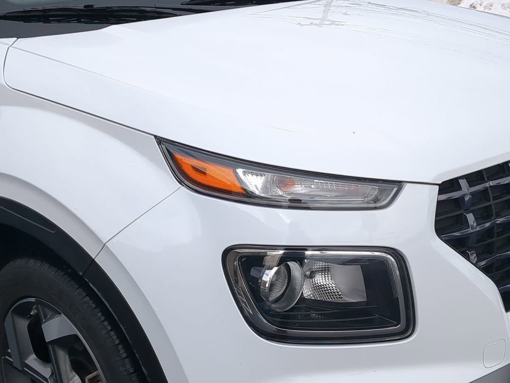 Used 2025 Hyundai Venue SEL image 11