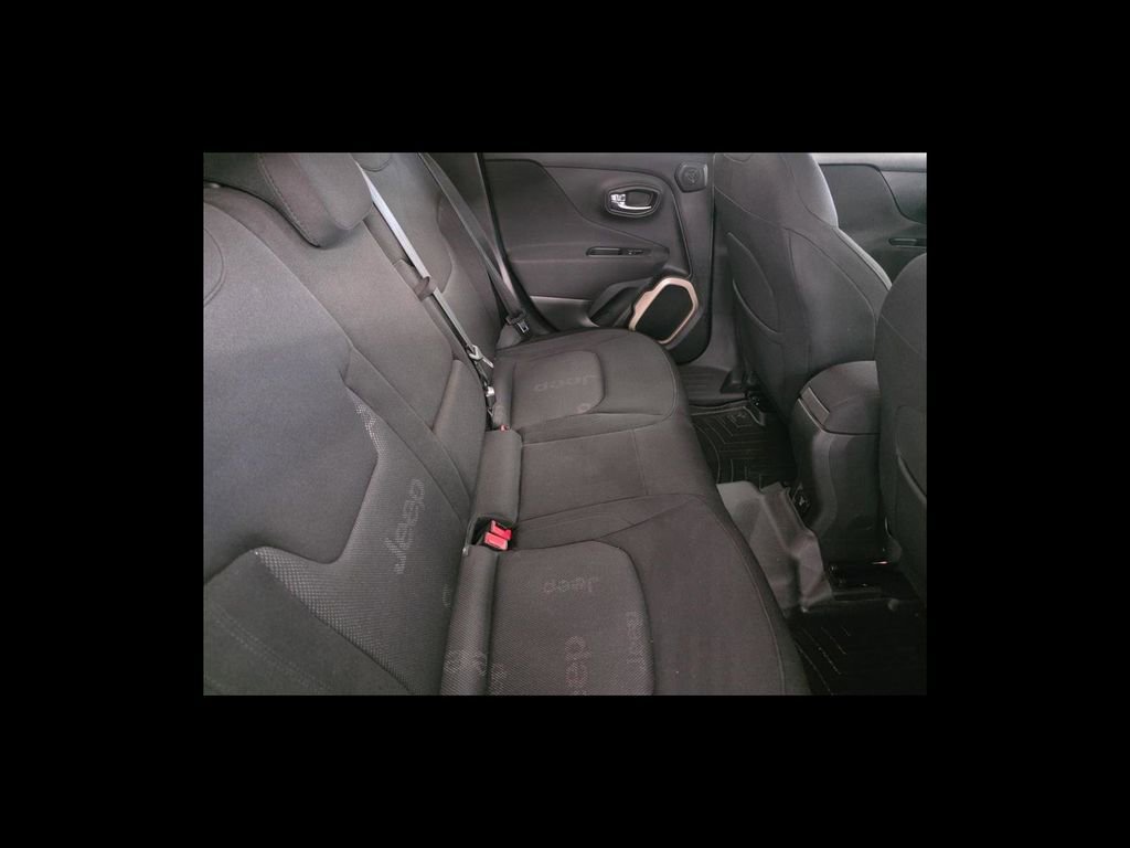 Used 2015 Jeep Renegade Latitude w/ Popular Equipment Group image 19