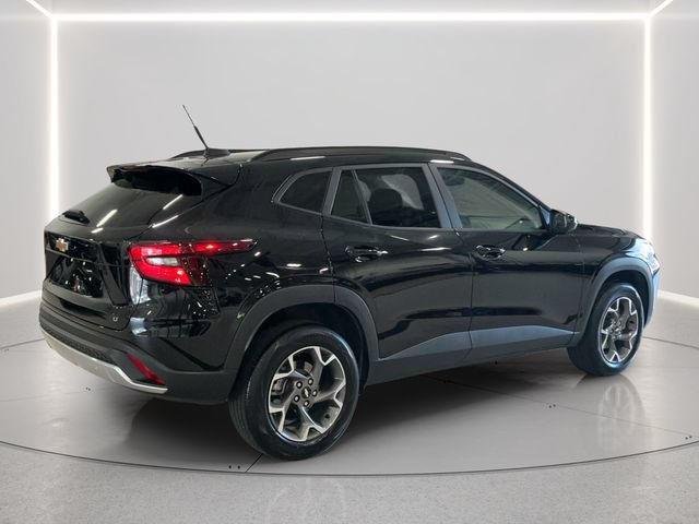 Used 2025 Chevrolet Trax LT w/ LT Convenience Package FWD image 6