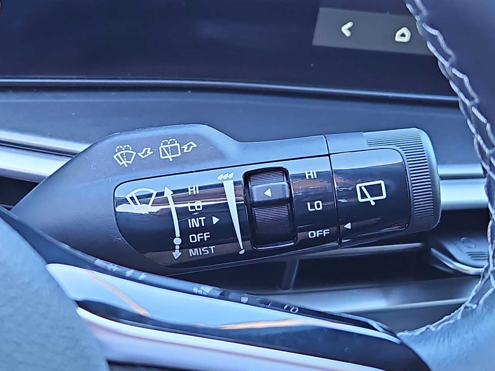 Certified 2025 Kia Sorento S FWD image 27