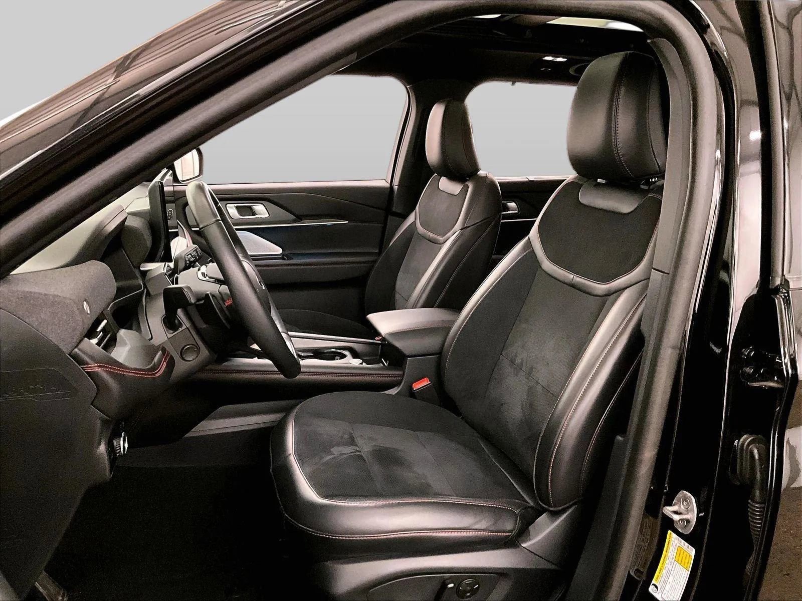 Used 2025 Ford Explorer ST AWD/4WD image 24