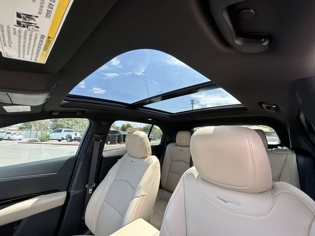 Used 2024 Cadillac XT4 Luxury w/ Cold Weather Package FWD image 19