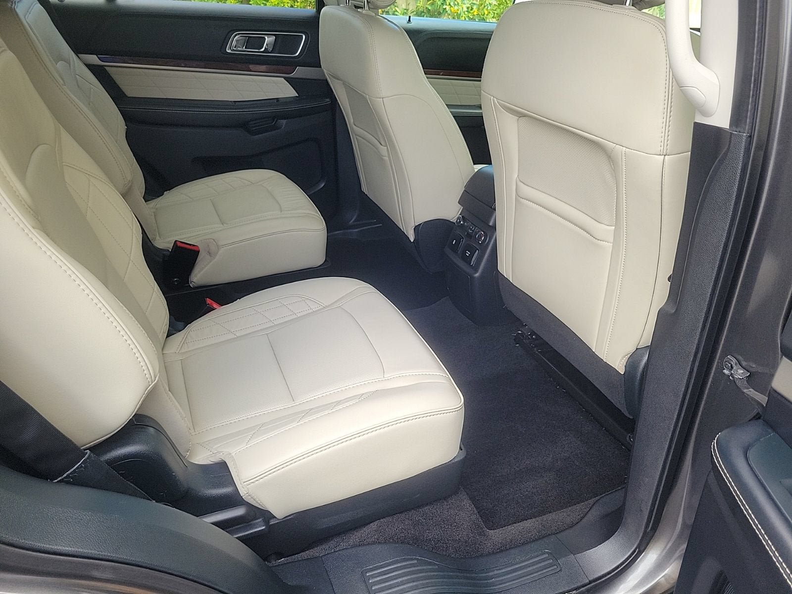 Used 2018 Ford Explorer Platinum AWD/4WD image 13