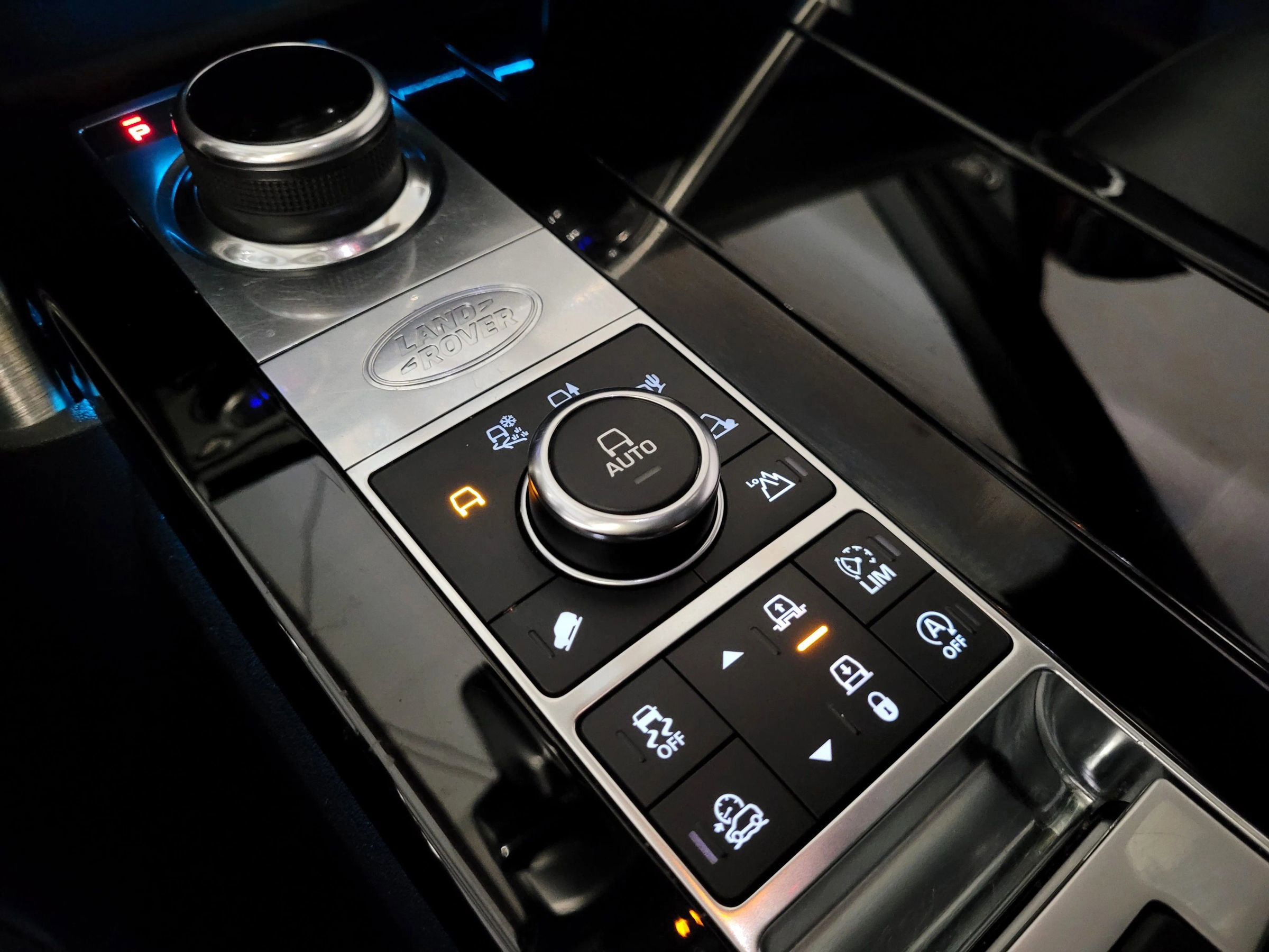 Used 2018 Land Rover Discovery HSE Luxury image 39