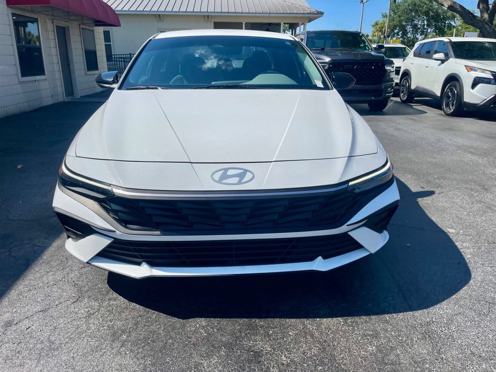 Used 2025 Hyundai Elantra Sport FWD image 7