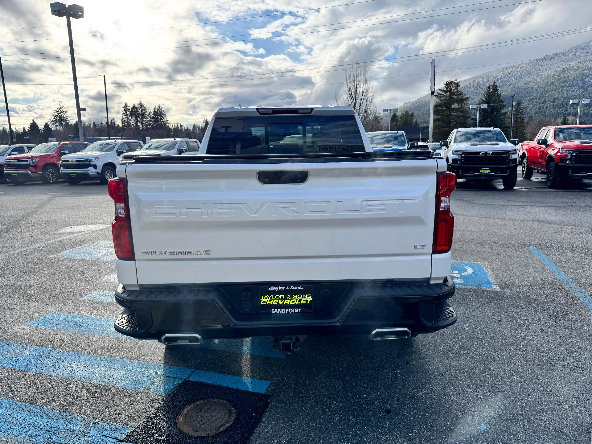 Used 2022 Chevrolet Silverado 1500 LT Trail Boss w/ Convenience Package II image 6