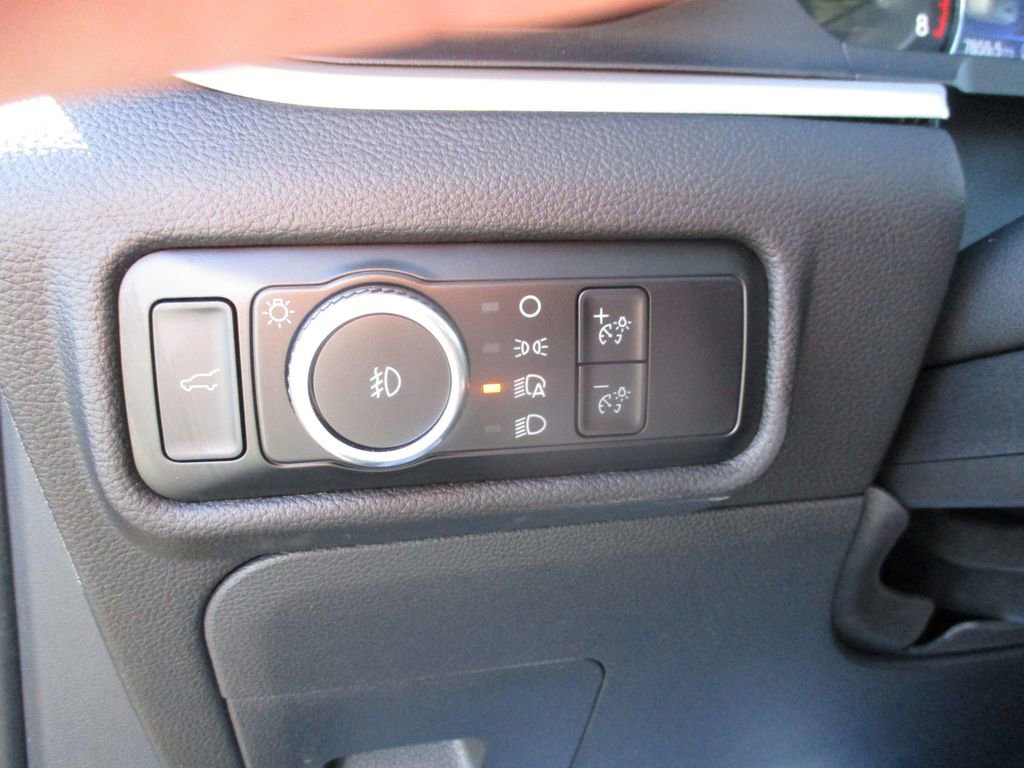 Used 2023 Ford Explorer XLT w/ Equipment Group 202A RWD image 11