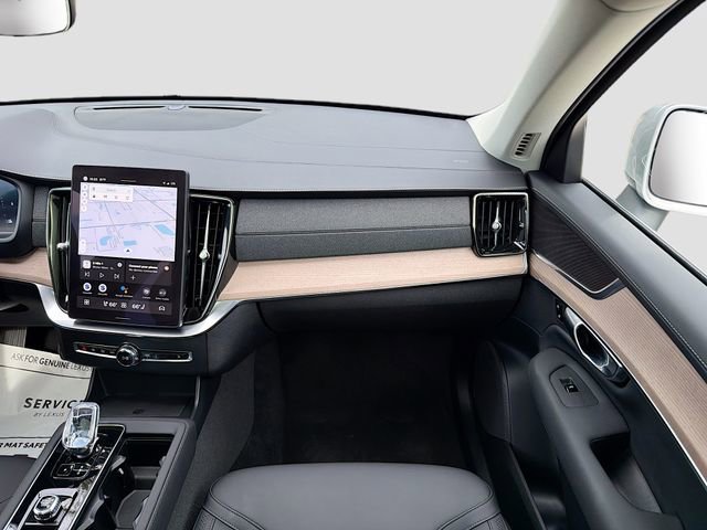 Used 2025 Volvo XC90 B5 Plus image 18