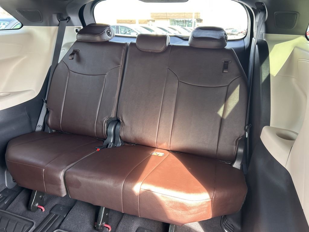 Used 2024 Toyota Sienna Platinum image 17