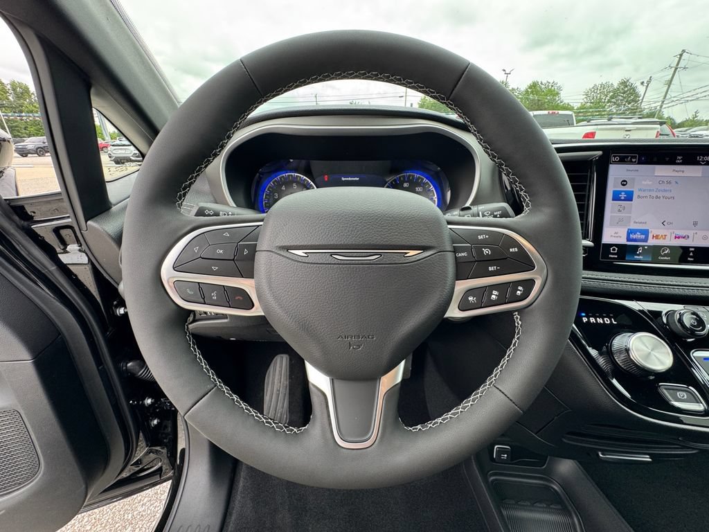 New 2027 Chrysler Pacifica Select FWD image 21