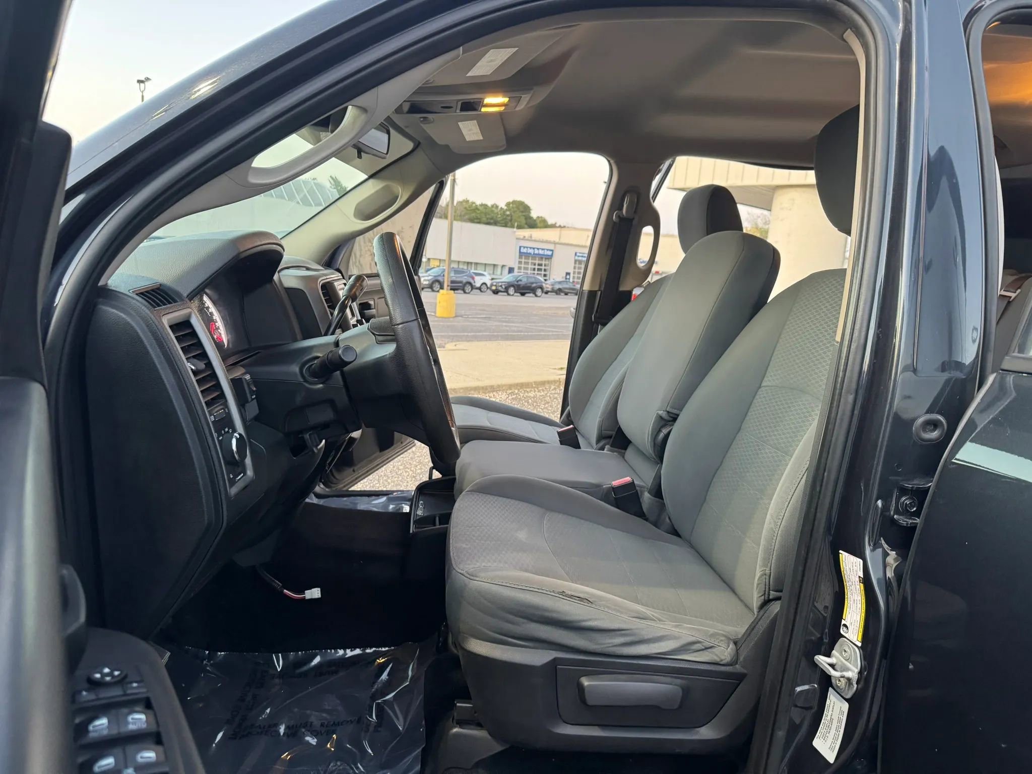 Used 2015 RAM 2500 Tradesman w/ Chrome Appearance Group AWD/4WD image 10