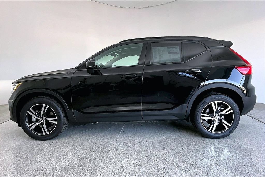 New 2026 Volvo XC40 B5 Core w/ Protection Package Premier AWD/4WD image 6