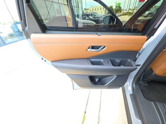 Used 2025 Nissan Pathfinder Platinum w/ Cargo Package FWD image 23