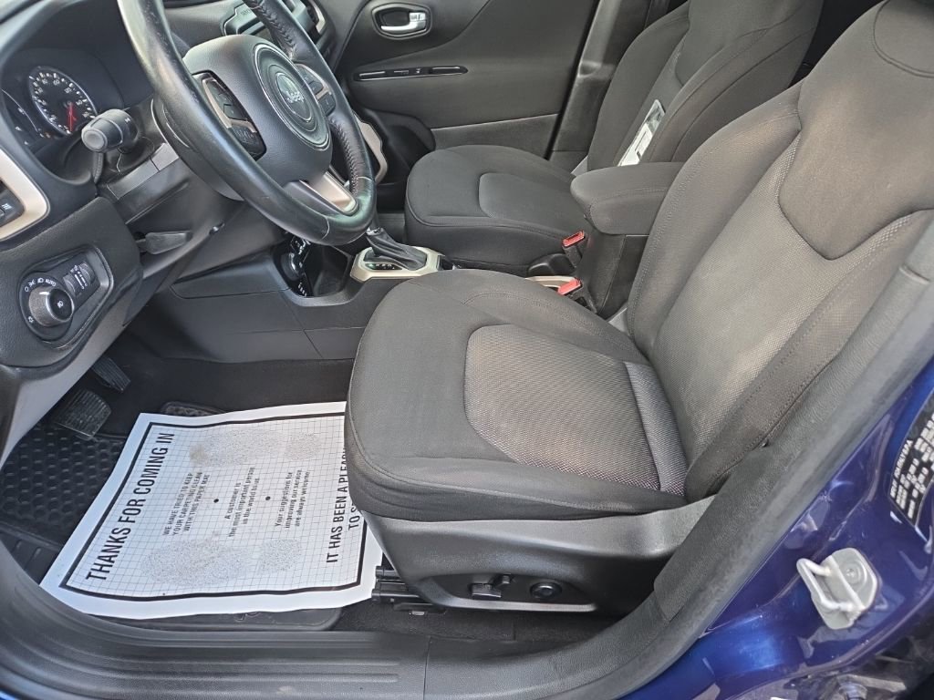 Used 2017 Jeep Renegade Latitude w/ Popular Equipment Group image 17