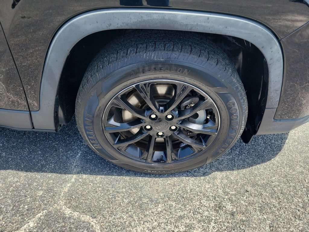 Used 2019 Jeep Cherokee Latitude w/ Popular Appearance Group FWD image 7