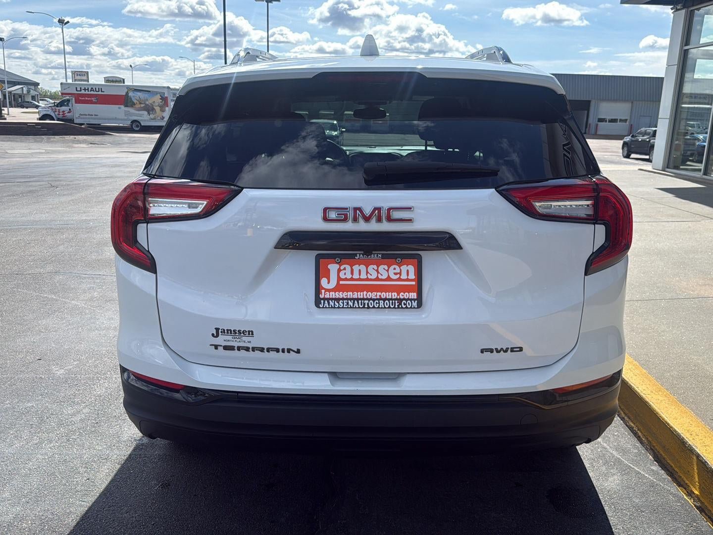Used 2024 GMC Terrain SLE w/ Driver Convenience Package AWD/4WD image 3