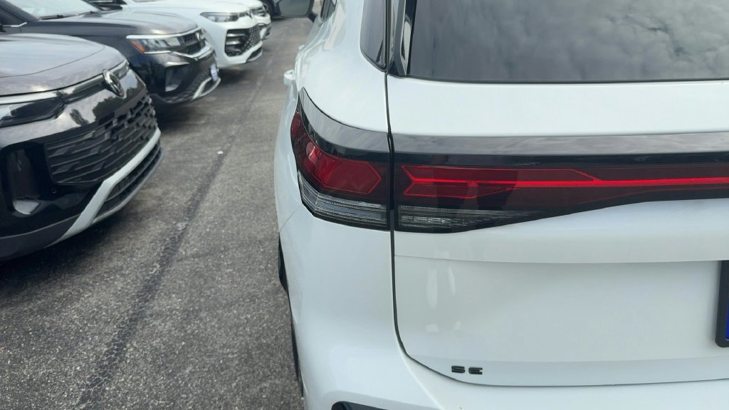 Certified 2026 Volkswagen Tiguan SE R-Line FWD image 28