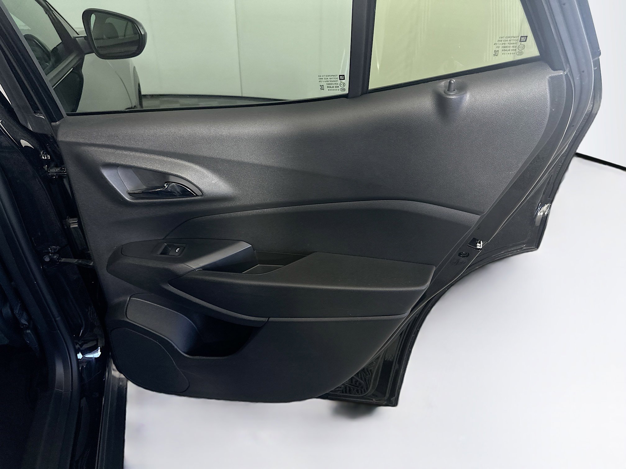 Used 2025 Chevrolet Trax LT w/ LT Convenience Package image 28