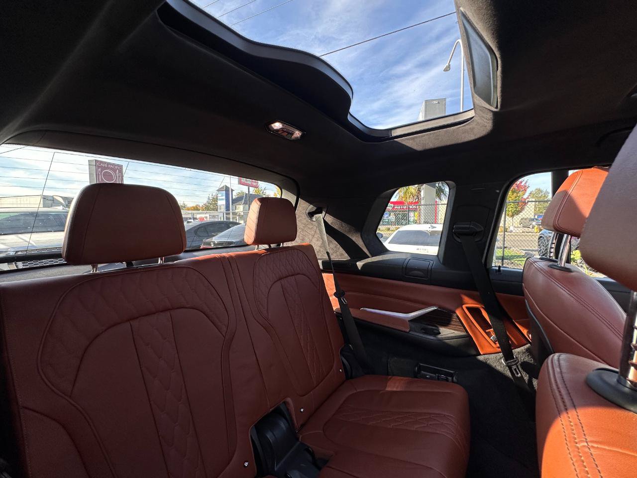 Used 2020 BMW X7 xDrive40i w/ M Sport Package AWD/4WD image 23