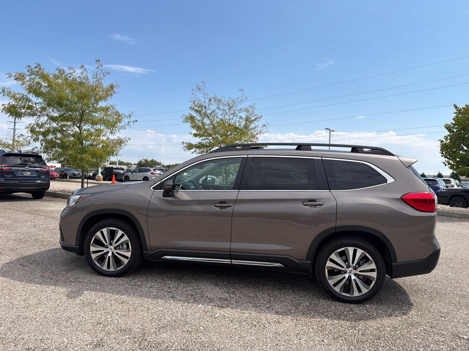 Used 2022 Subaru Ascent Limited w/ Technology Package AWD/4WD image 3