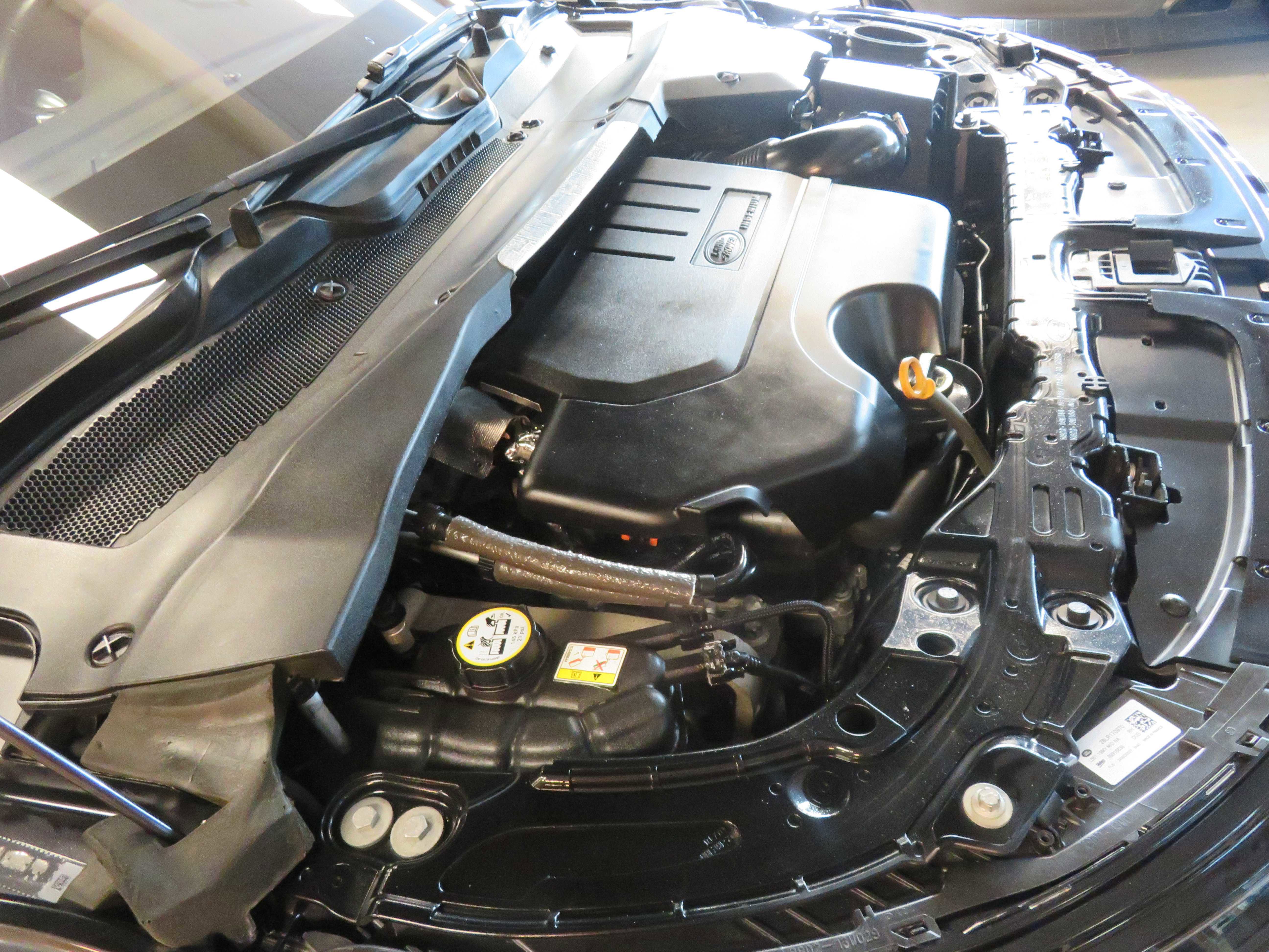 Used 2020 Land Rover Range Rover Evoque SE image 53