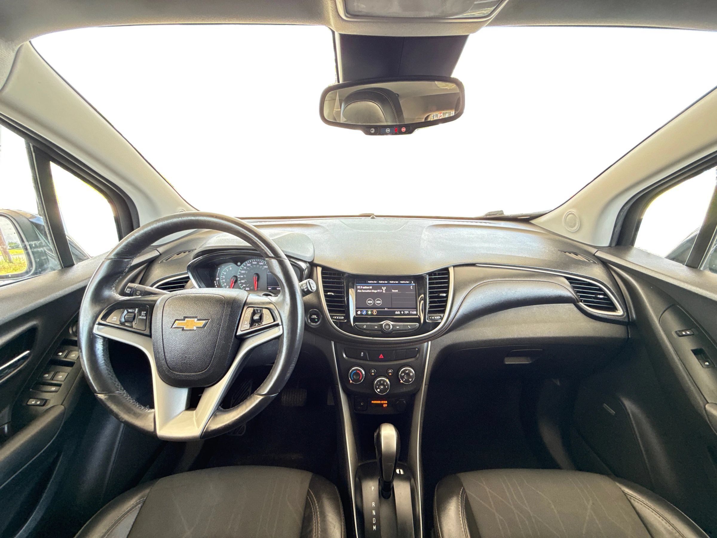 Used 2018 Chevrolet Trax LT w/ Sun & Sound Package AWD/4WD image 23