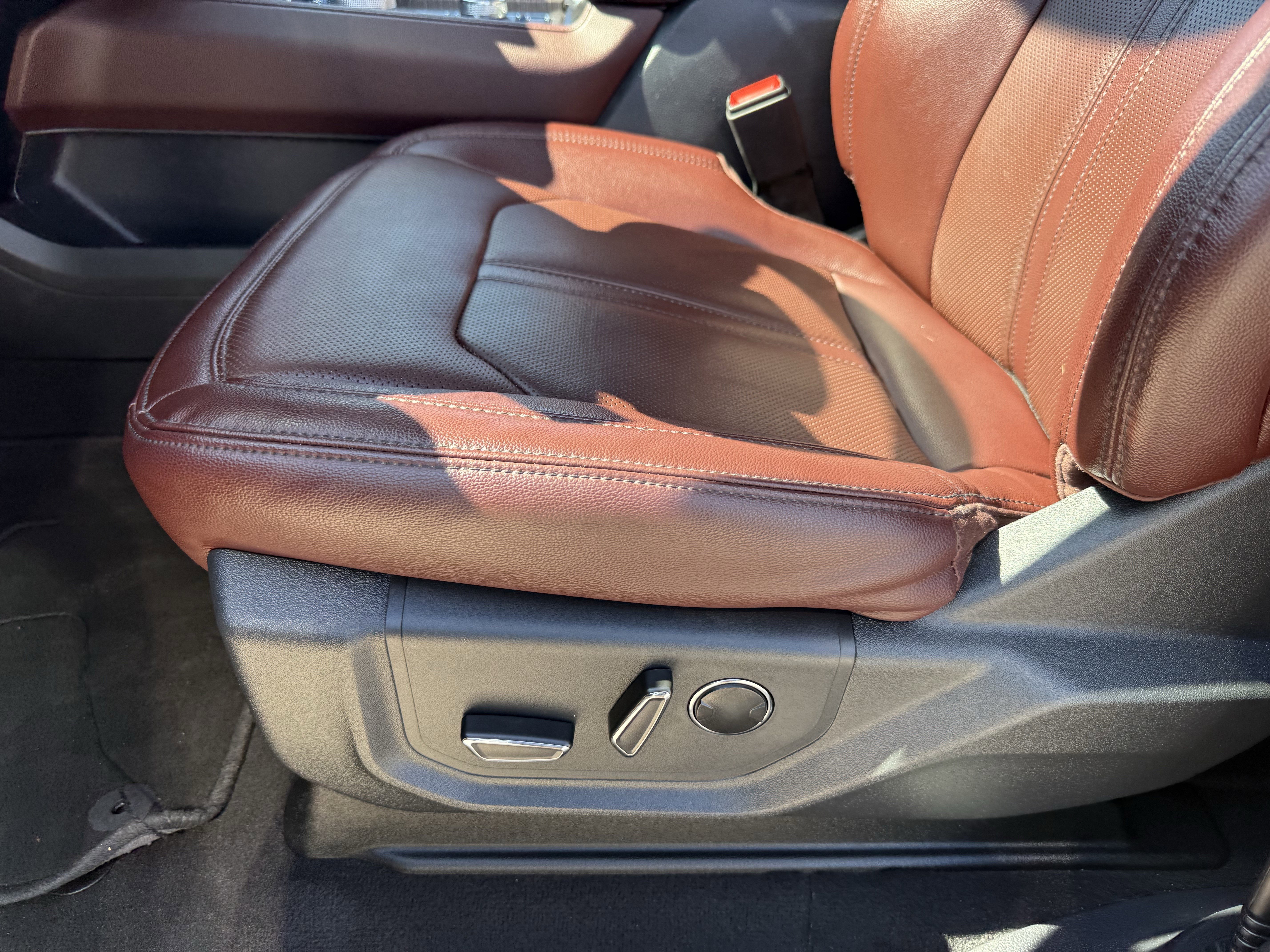 Used 2024 Ford Expedition Limited image 30