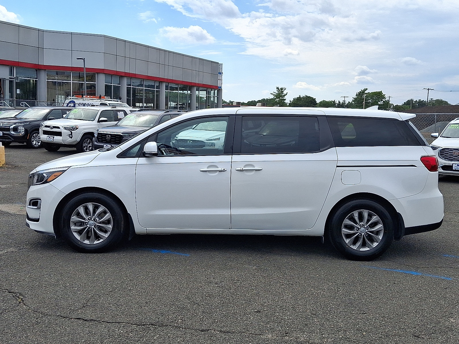Used 2021 Kia Sedona LX FWD image 4