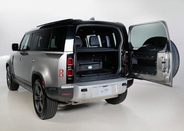 Used 2025 Land Rover Defender 110 S image 31
