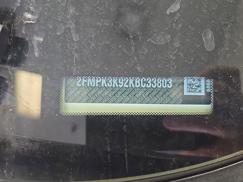 Used 2019 Ford Edge Titanium FWD image 3