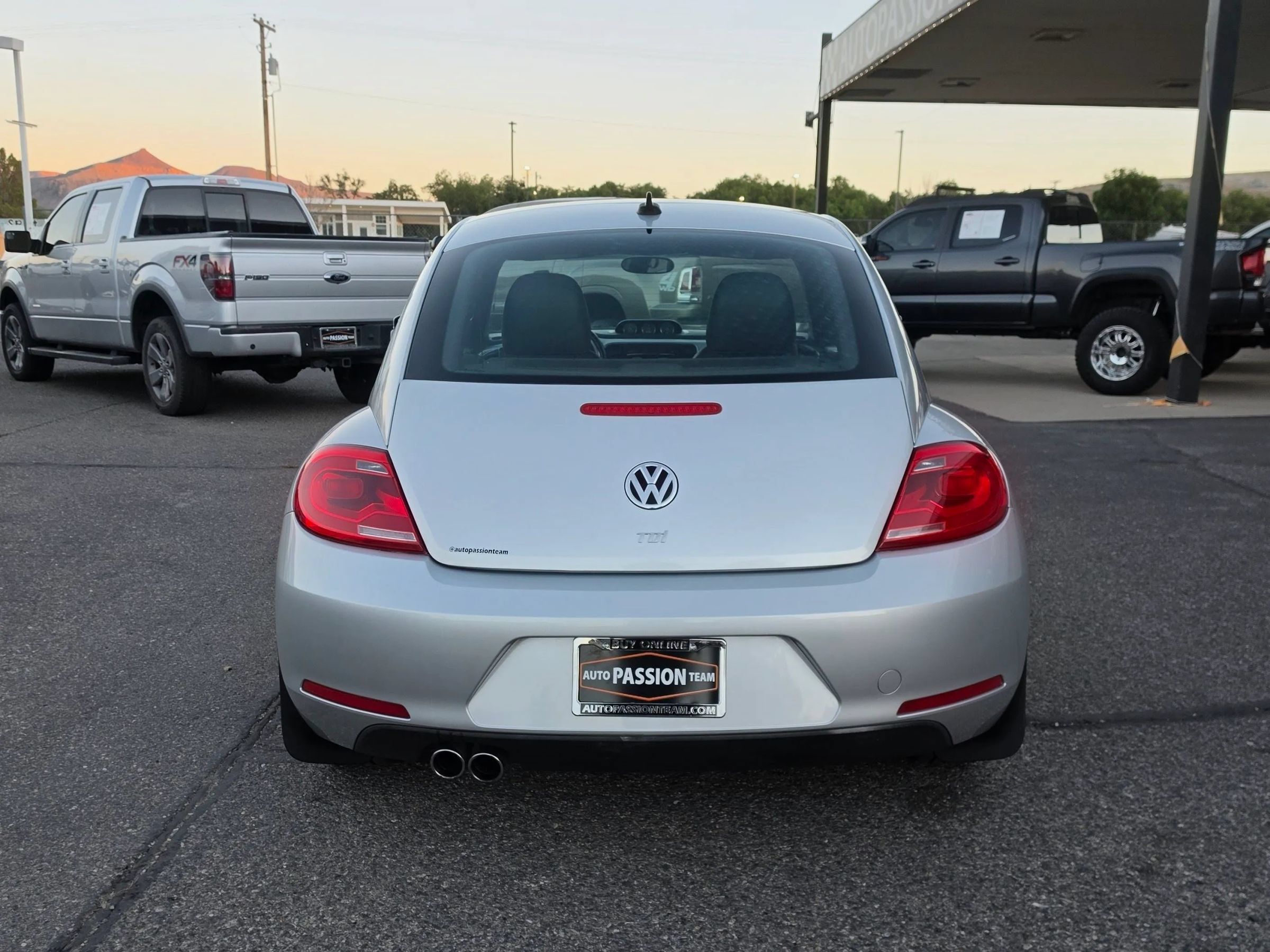 Used 2013 Volkswagen Beetle TDI FWD image 4