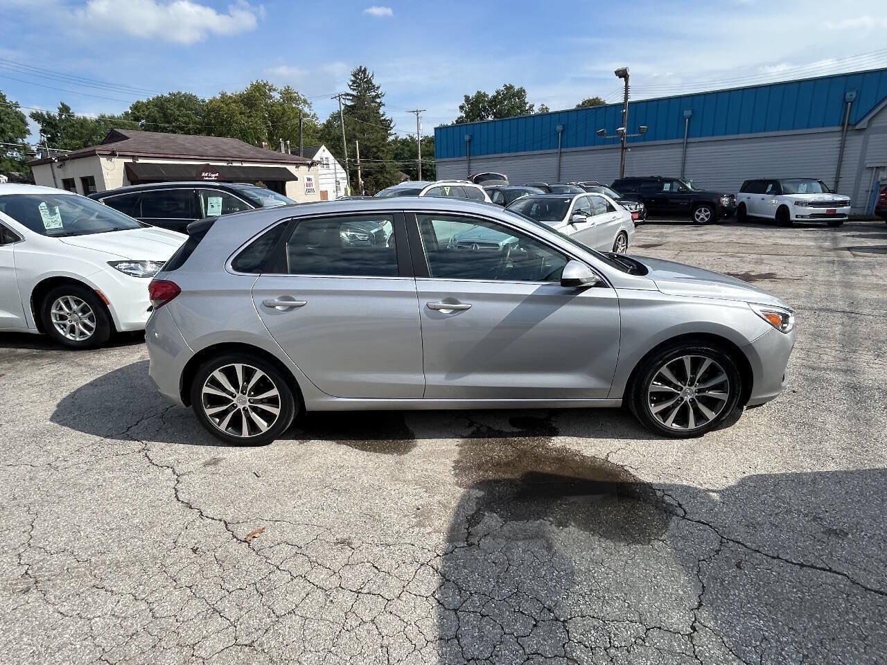 Used 2020 Hyundai Elantra GT FWD image 13