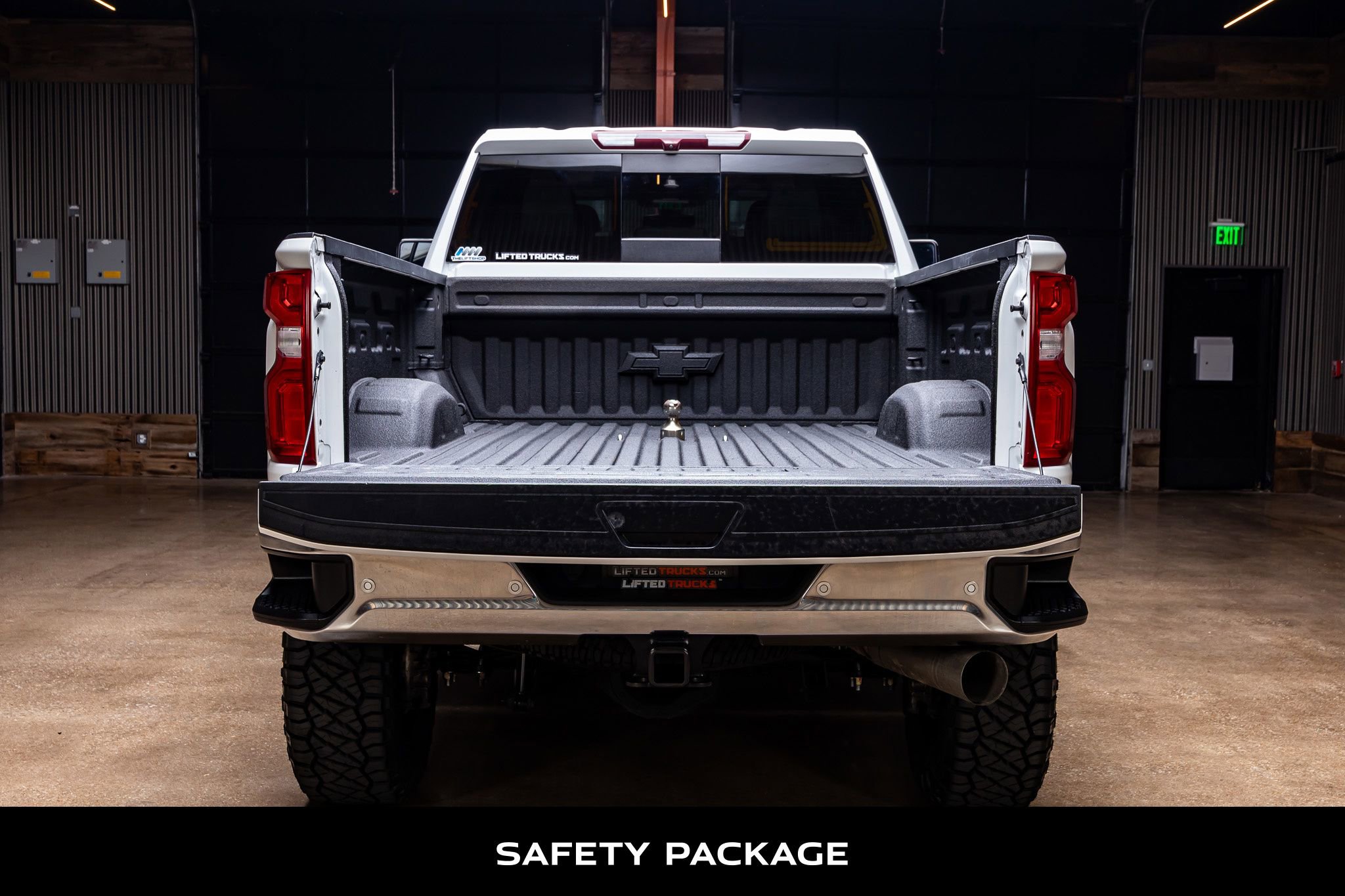 Used 2022 Chevrolet Silverado 2500 LTZ w/ LTZ Plus Package image 9