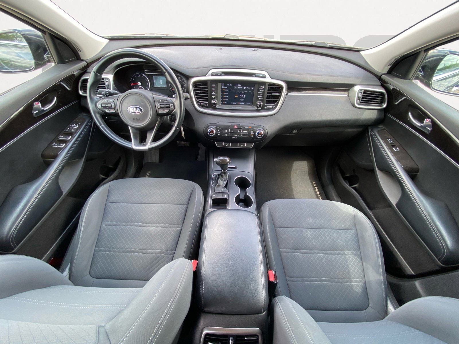 Used 2018 Kia Sorento LX image 3