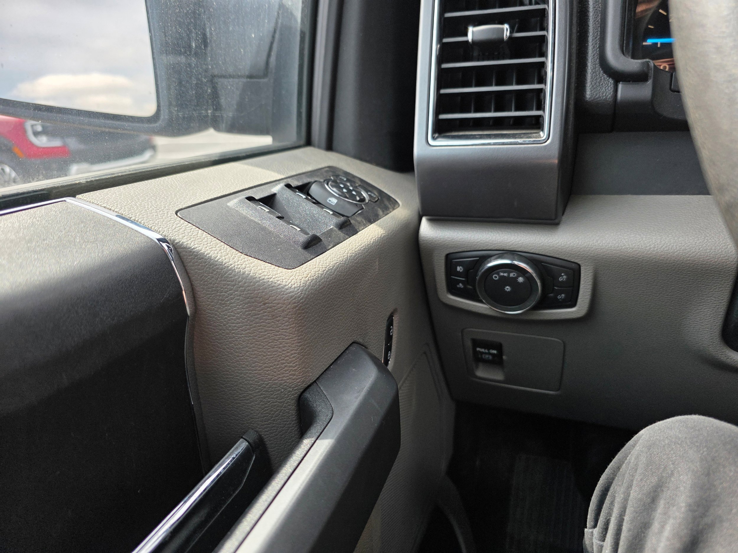 Used 2018 Ford F150 XLT image 17