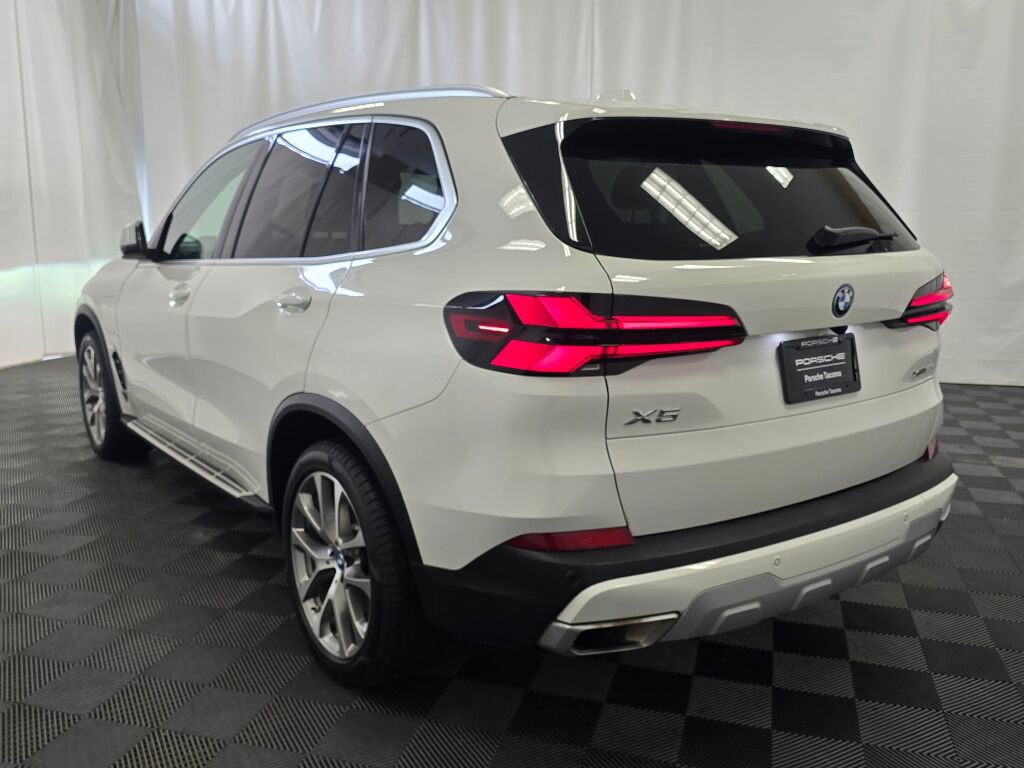 Used 2025 BMW X5 xDrive50e image 3