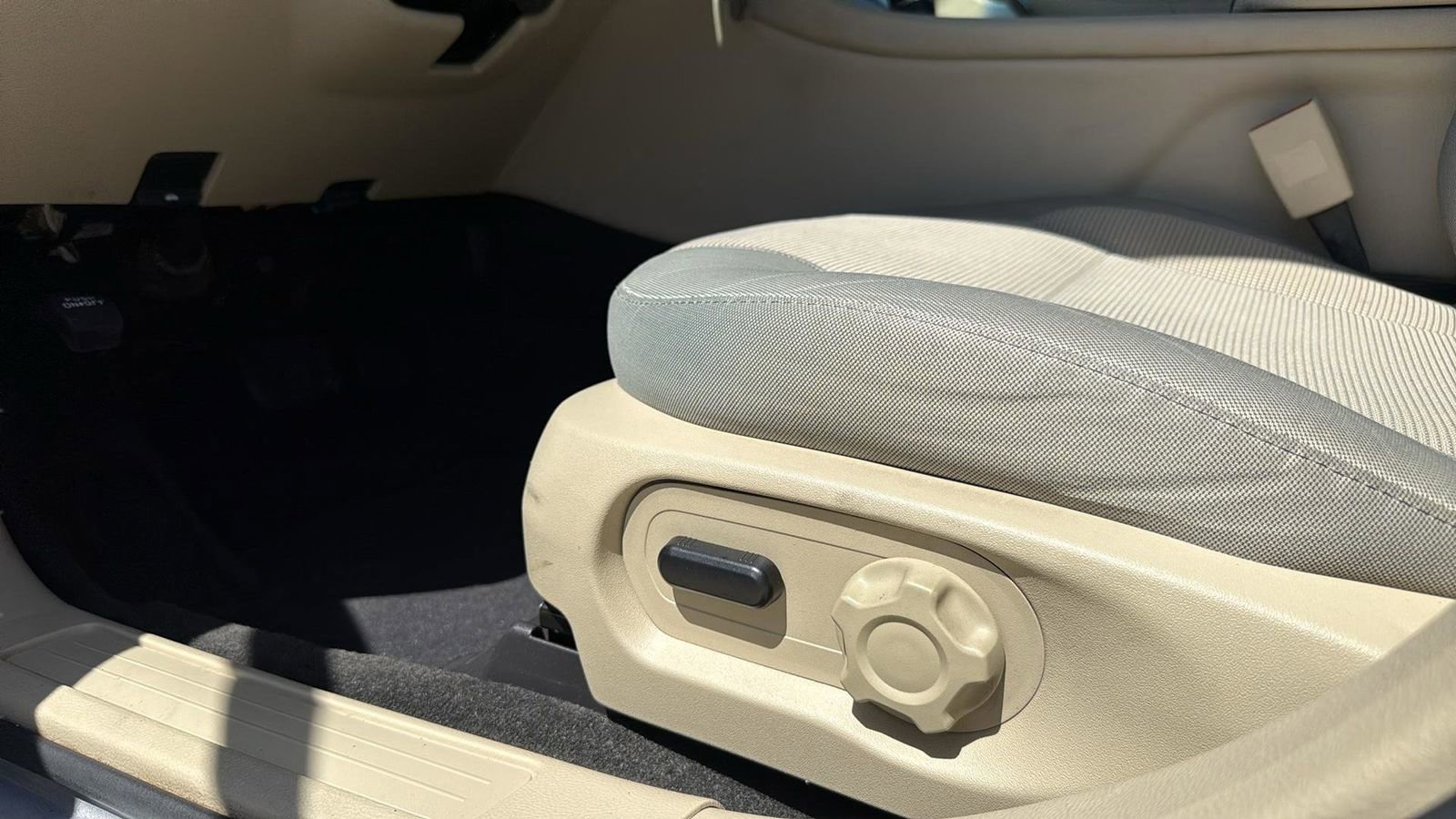 Used 2014 Ford Taurus SEL image 8