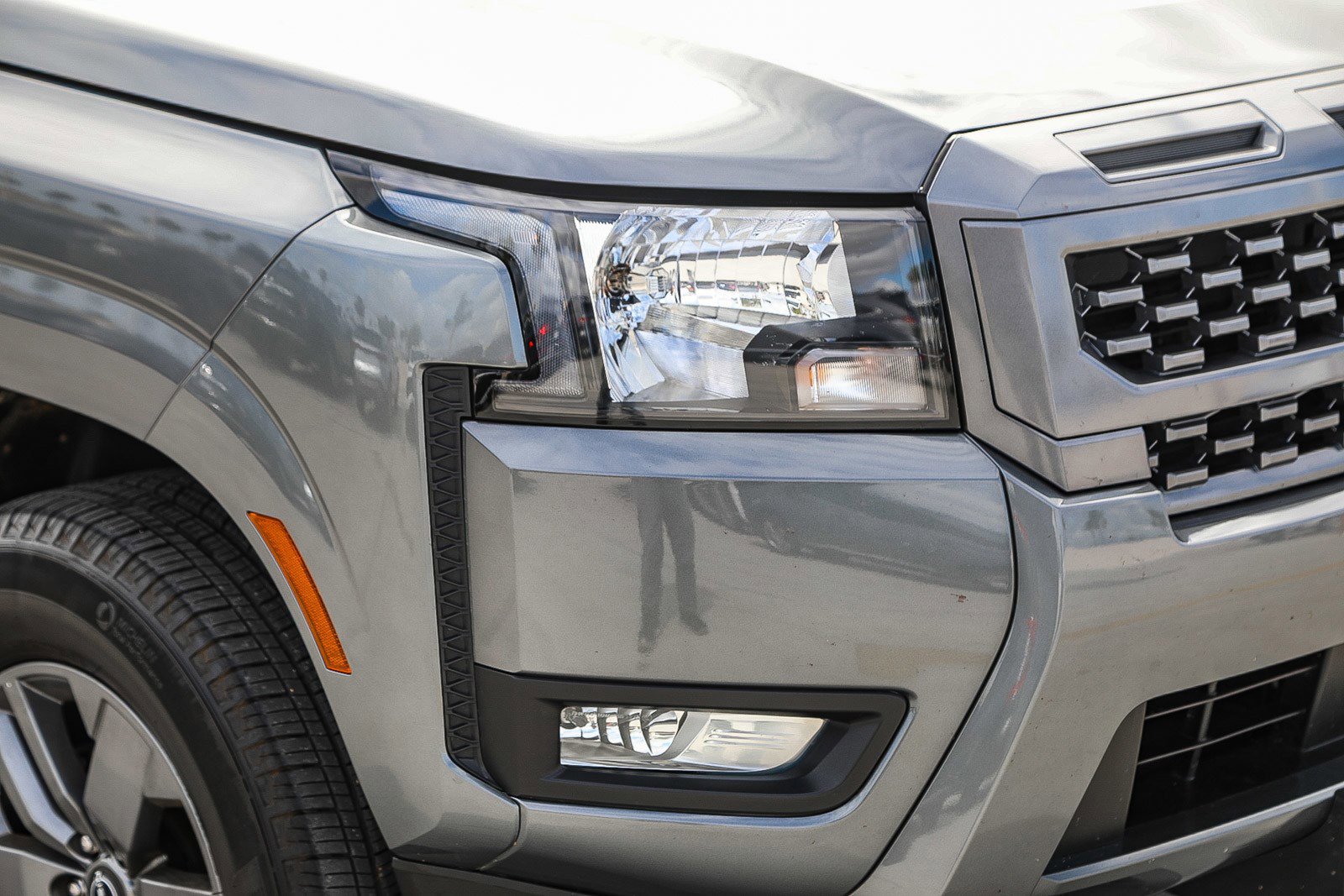Used 2025 Nissan Frontier SV w/ SV Convenience Package RWD image 8
