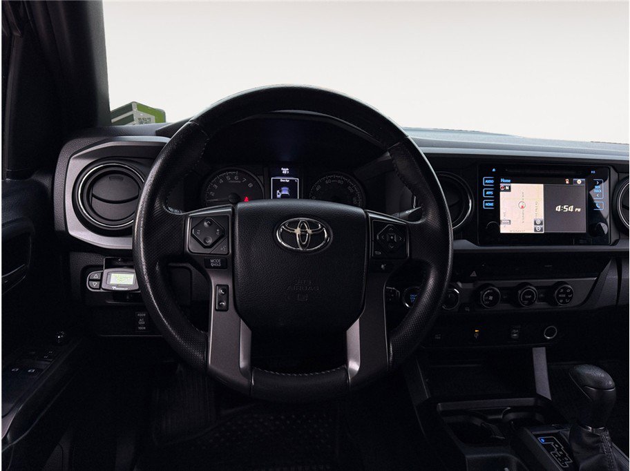 Used 2016 Toyota Tacoma TRD Sport w/ Towing Package AWD/4WD image 13