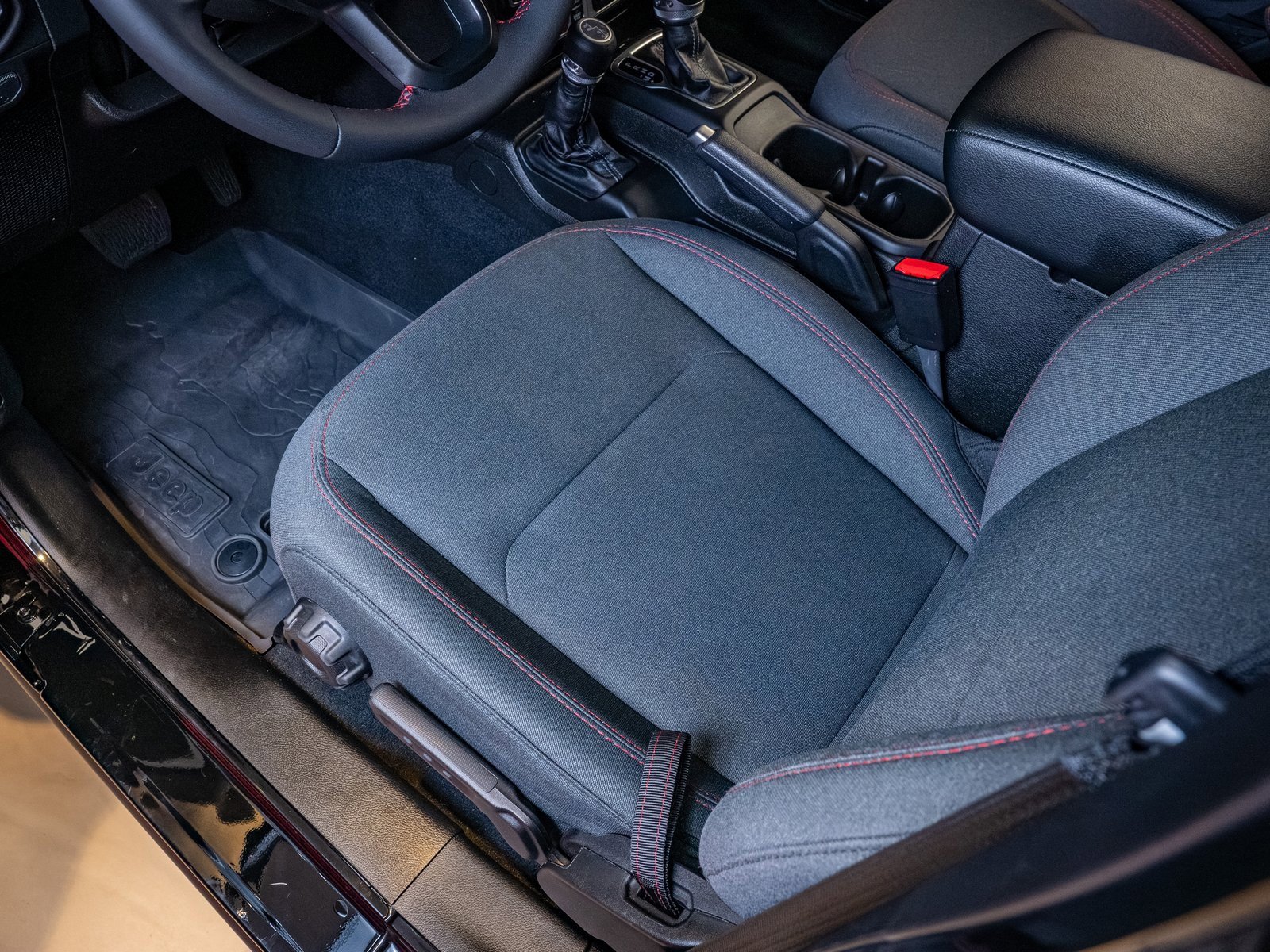 Used 2024 Jeep Wrangler Unlimited Rubicon image 12