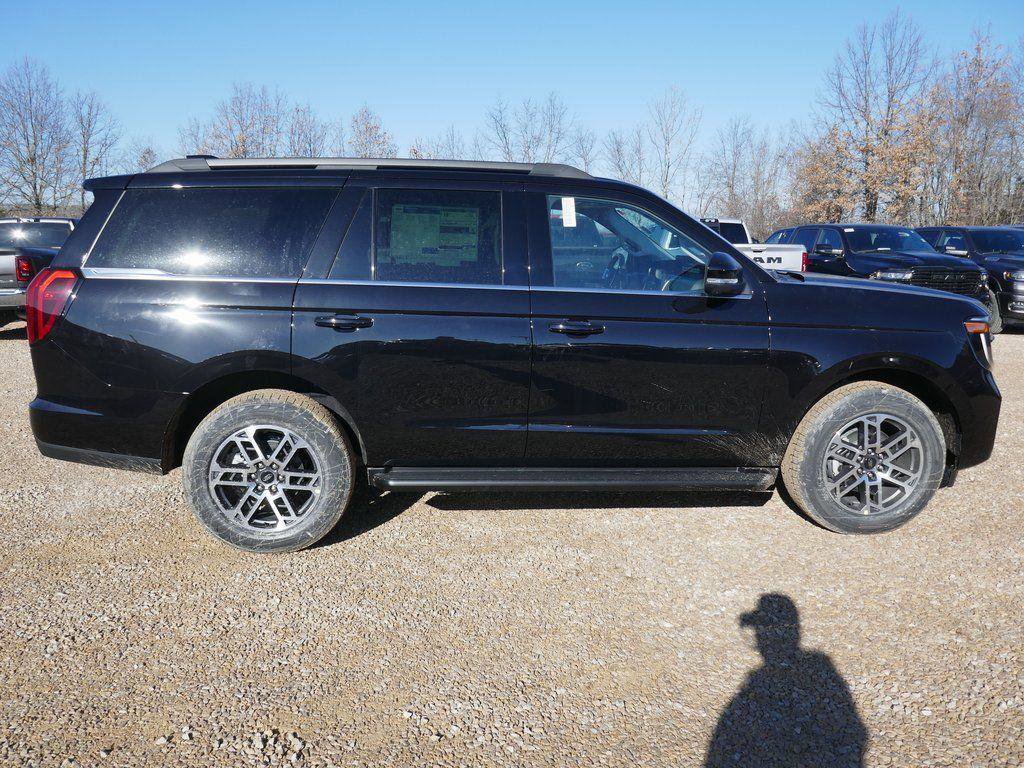 New 2026 Ford Expedition Active image 3
